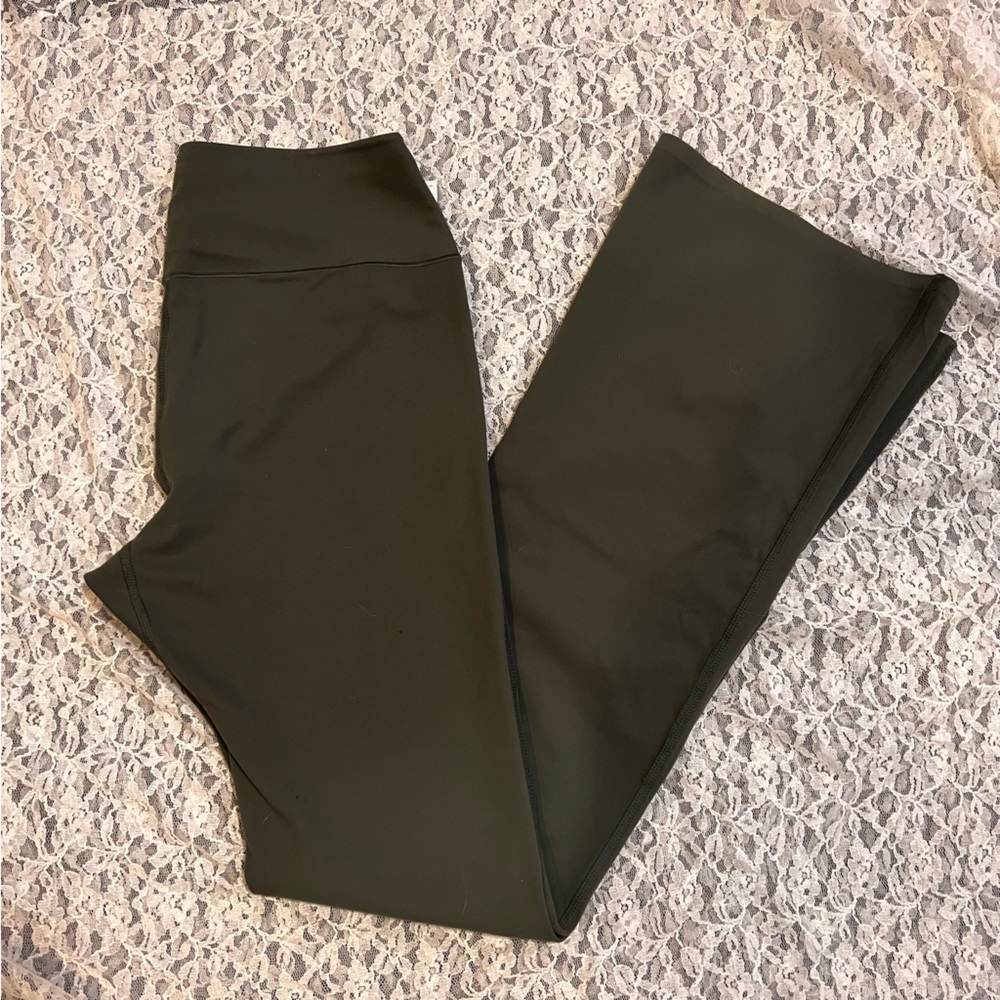 BNWT AIRism workout pant. Green. Size med.